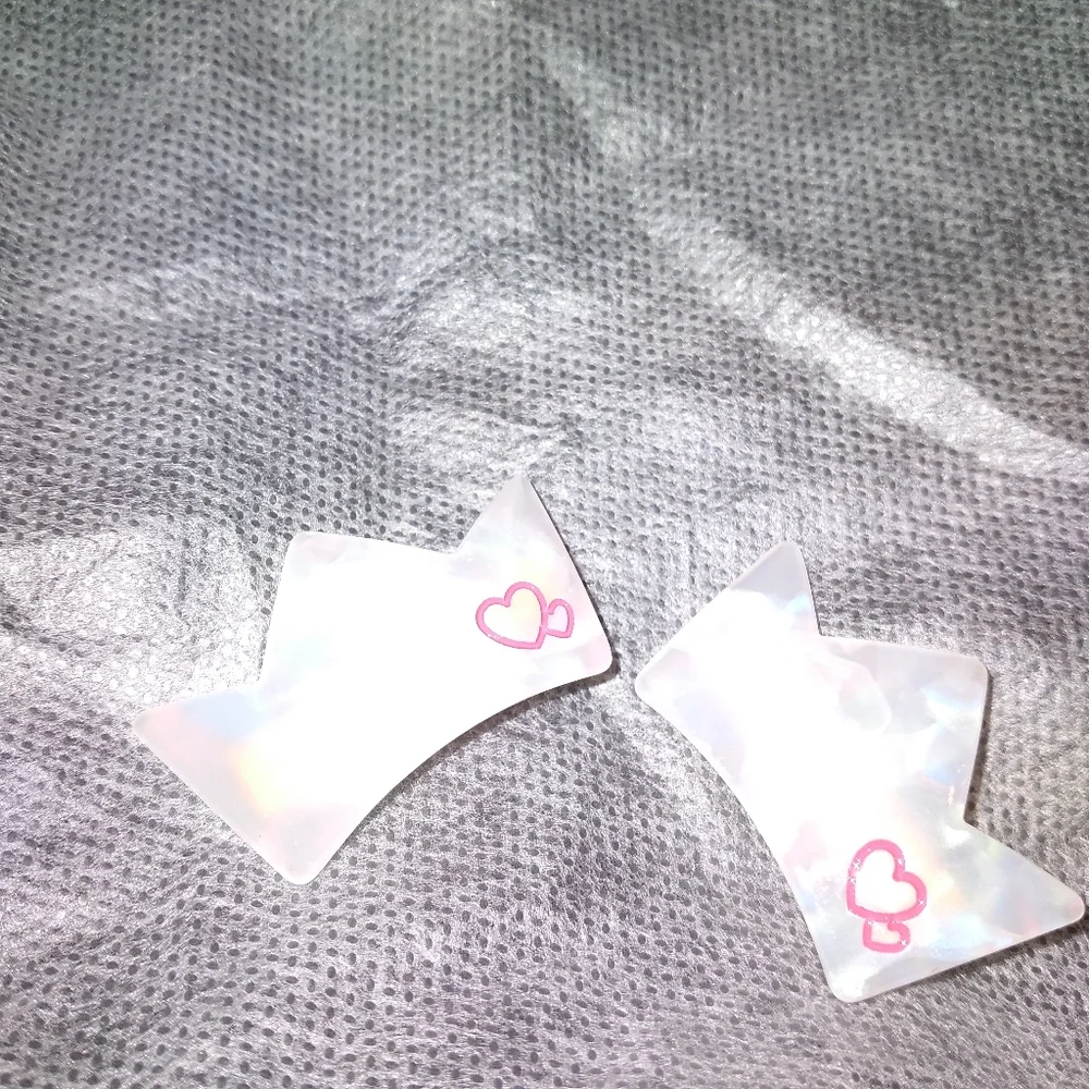 Pink crown hair clips
